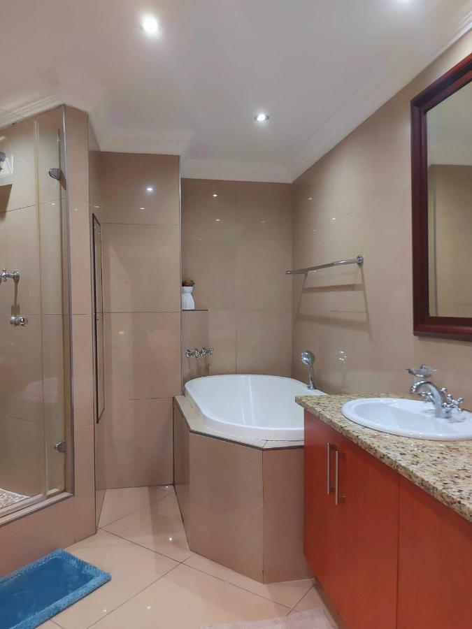 Appartamento Ocean Sunrise At The Sails - Durban Point Waterfront Esterno foto