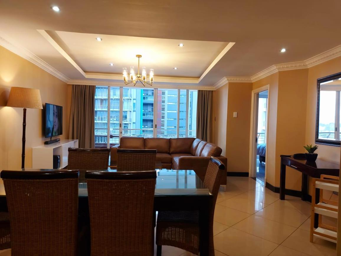 Appartamento Ocean Sunrise At The Sails - Durban Point Waterfront Esterno foto